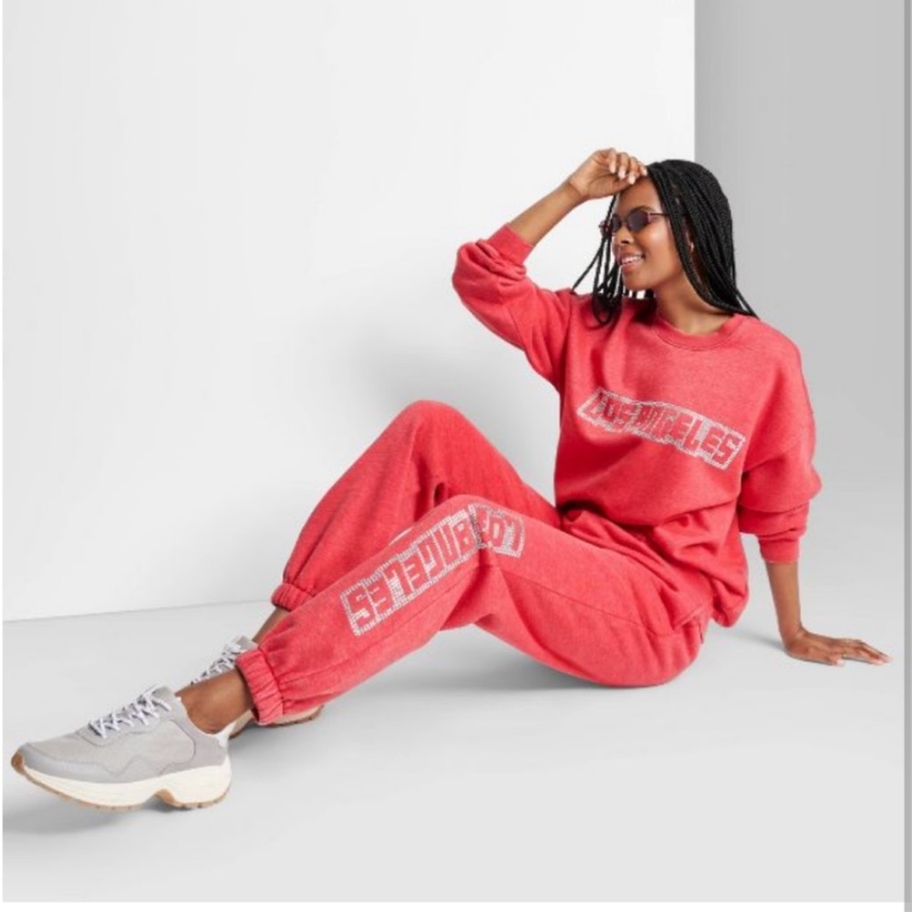 Red wash Los Angeles rhinestone sweats 💕 - Picture 4 of 4